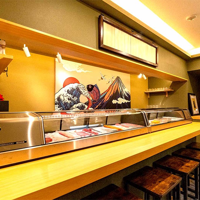 カウンター寿司店の洗練された空間